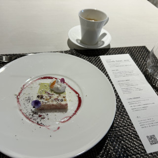 デザートですが、お花も可愛く美味しかった