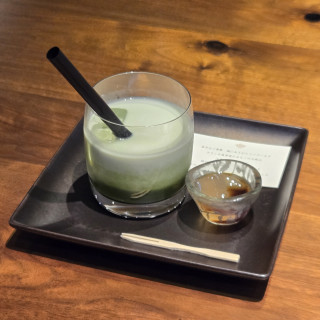 抹茶ラテとわらび餅