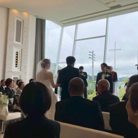 式場の様子、目の前に海が拡がっており、景観が良い