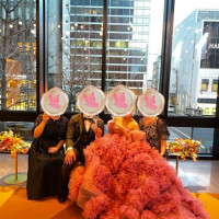 二次会会場の方には大きな窓があり、夕焼けの景色が見えます