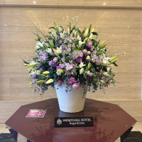 ロビーのお花が季節ごとに変わる