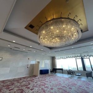 ロビーの窓は大きく緑が見える|751082さんのSHIROYAMA HOTEL kagoshima（城山ホテル鹿児島）の写真(2454744)