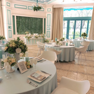 少人数で行う披露宴会場でした。