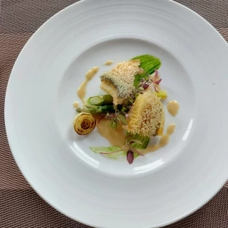 お魚料理、鱗がパリパリです。