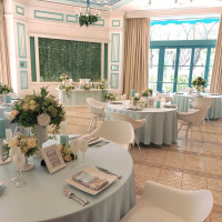 少人数で行う披露宴会場でした。