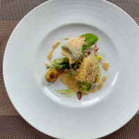 お魚料理、鱗がパリパリです。