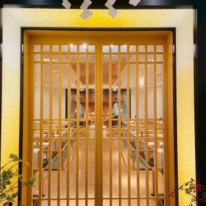 神殿。
挙式後に門が閉まる。
神聖さを感じる演出です。|751149さんのベルヴィ武蔵野の写真(2470267)