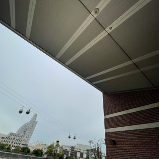 チャペルを出たところは屋根があり雨の日も安心