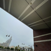 チャペルを出たところは屋根があり雨の日も安心