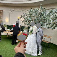 緑と噴水が配されたナチュラルな雰囲気