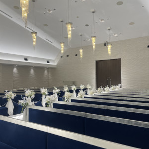 バージンロードと座席|751450さんのアルカンシエル横浜 luxemariage（アルカンシエルグループ）の写真(2456769)