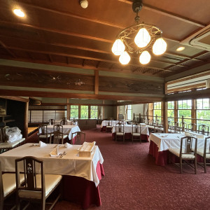 赤絨毯が印象的な披露宴会場|751475さんの神戸迎賓館 旧西尾邸 （兵庫県指定重要有形文化財）の写真(2457981)