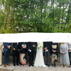 挙式後のテラスでの家族写真|751492さんのオリエンタルホテル 神戸・旧居留地の写真(2561081)