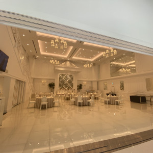 披露宴会場の一つです。白も可愛かったです！|751495さんのアルカンシエル luxe mariage 大阪（アルカンシエルグループ）の写真(2456981)