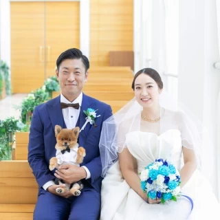 挙式前に愛犬と一緒に家族写真を撮ってもらいました