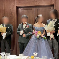 入り口で両親への贈呈を行います。