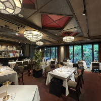 落ち着いた空間の披露宴会場