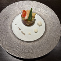 コンソメジュレ
サワークリームをつけると味の雰囲気が変わる