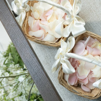 フラワーシャワーも会場手配で