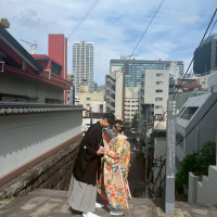 東口の男坂前にて