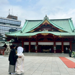 神殿に向かって後ろ姿|751801さんの神田明神 明神会館の写真(2458857)