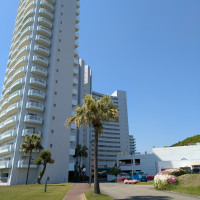 ホテル隣接