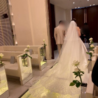 ガラスのバージンロード
ドレスが映えます