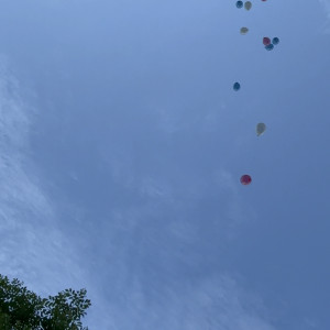 屋上でのバルーンリリース|751881さんのアヴァンセ リアン 東京 （AVANCER LIEN TOKYO）の写真(2534951)