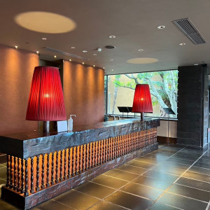 ホテルのコンセプトに合わせた贅沢な広さのフロント|751900さんのTHE LUIGANS Spa & Resort(ザ・ルイガンズ．スパ＆リゾート)の写真(2459224)