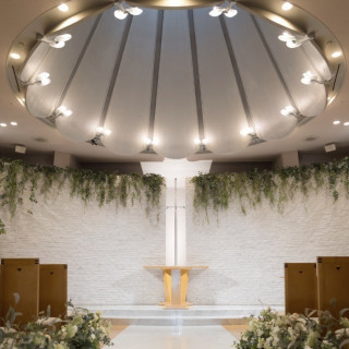 天井が高いチャペルでした