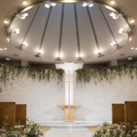 天井が高いチャペルでした