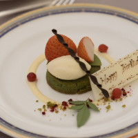 誕生日月のゲストにプレートをつけました