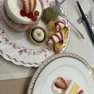 甘さ控えめでスポンジがとても濃密でどれを食べても飽きなかった