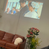 動画の所がドアになっているのでここが開いて登場できます！
