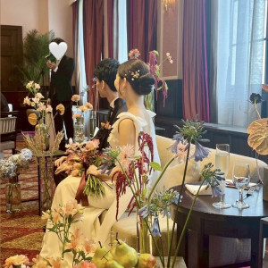紫陽花とアガパンサス、フルーツを装花に入れていただきました|752073さんのTHE CONDER HOUSE（ザ・コンダーハウス）の写真(2460707)