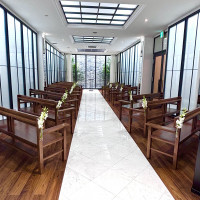 デザイナーが拘った室内なのに日光が入ってるように感じる会場
