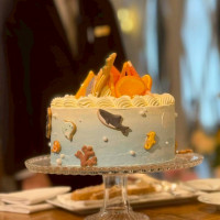 ウエディングケーキは海の生き物をアイシングクッキーで！