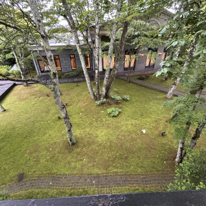 中庭の全景です。|752223さんの旧軽井沢KIKYOキュリオ・コレクションbyヒルトン(元:旧軽井沢ホテル)の写真(2461642)