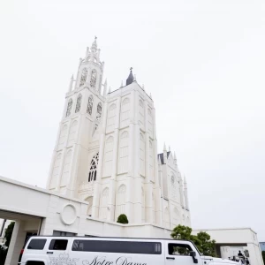 フラワーシャワー後、リムジンで退場|752360さんのノートルダムマリノア/FIVESTAR WEDDINGの写真(2472721)