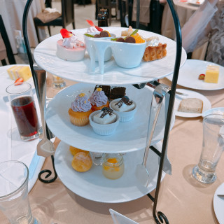 各テーブルでバイキング形式のスタンドがオシャレで美味しかった