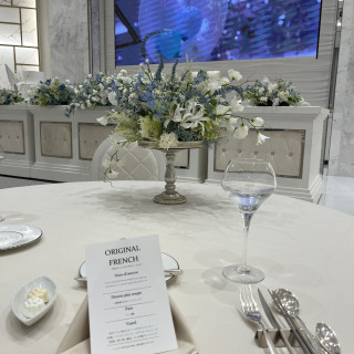 実際に披露宴会場のゲスト席に座り、試食ができました