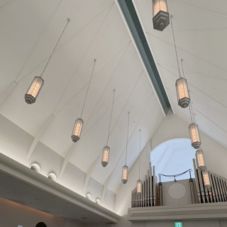 チャペルの天井のライトが素敵でした。