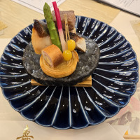 出された石焼きステーキ
西京焼きの魚と肉