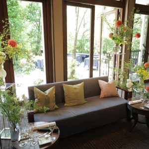 新郎新婦はソファーに座りました|752632さんのTHE GARDEN PLACE SOSHUEN（ザ・ガーデン・プレイス 蘇州園）の写真(2462842)