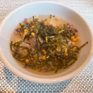 お茶漬けです。しその花の香りがよかったです。