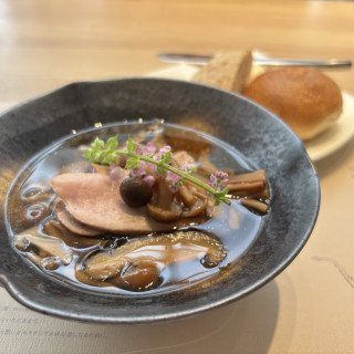 前菜　温かい前菜だそうで、お出汁がとっても美味しかったです☺