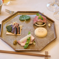 新郎新婦入場前からお料理とドリンクの提供ができます