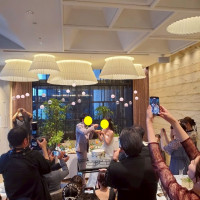 ケーキの食べさせ合い