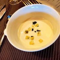 季節のポタージュは、ジャガイモの冷製スープでした。
