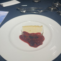 デザートのアイスケーキ、フランベのパフォーマンスもありました